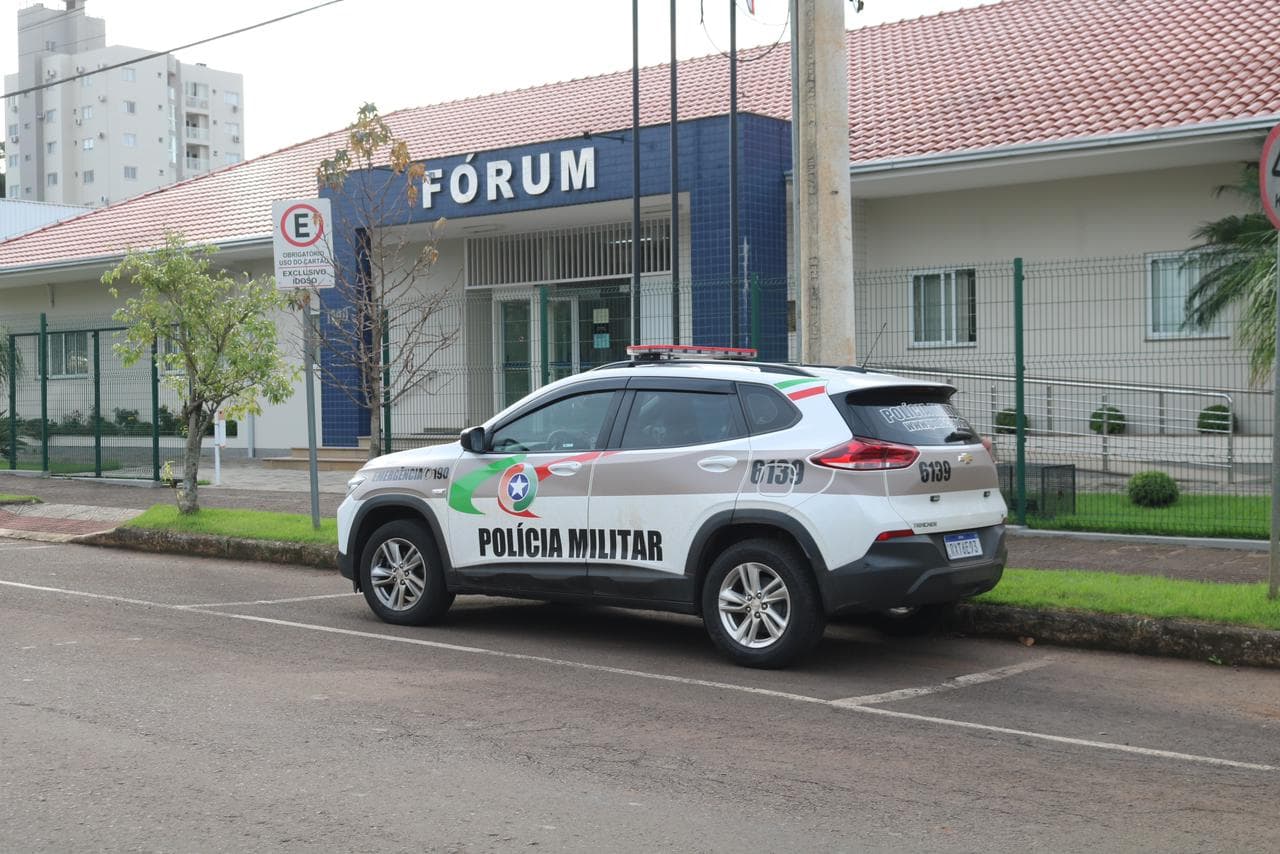 Caso chamou a atenção; PMs fizeram buscas (Foto: Henrique Paulo Koch)