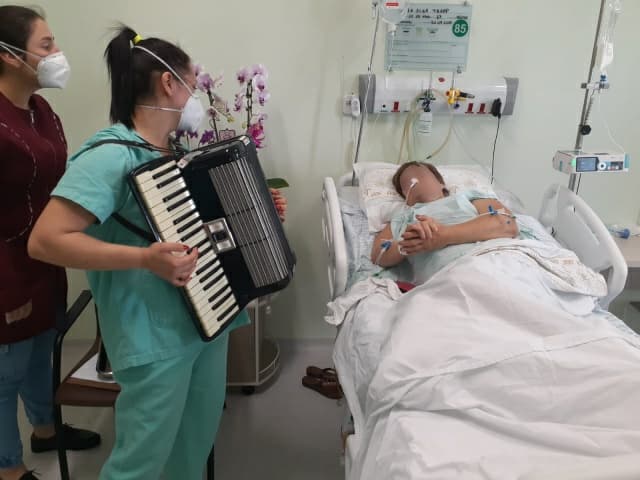Hospital leva música para diminuir sofrimento de pacientes (Foto: Hospital São José)