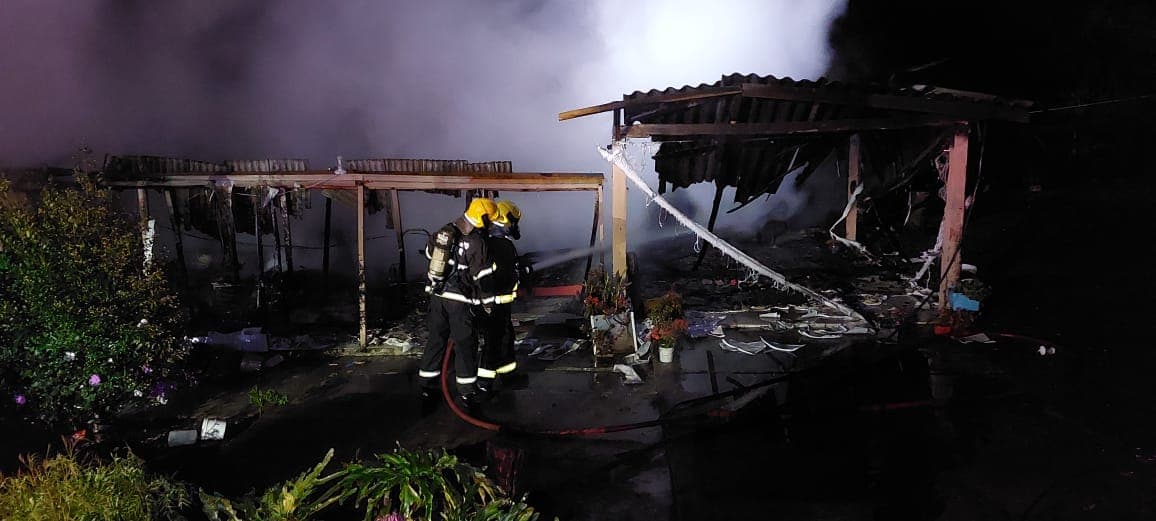 A casa foi totalmente destruída pelo fogo (Foto: Divulgação CBM)