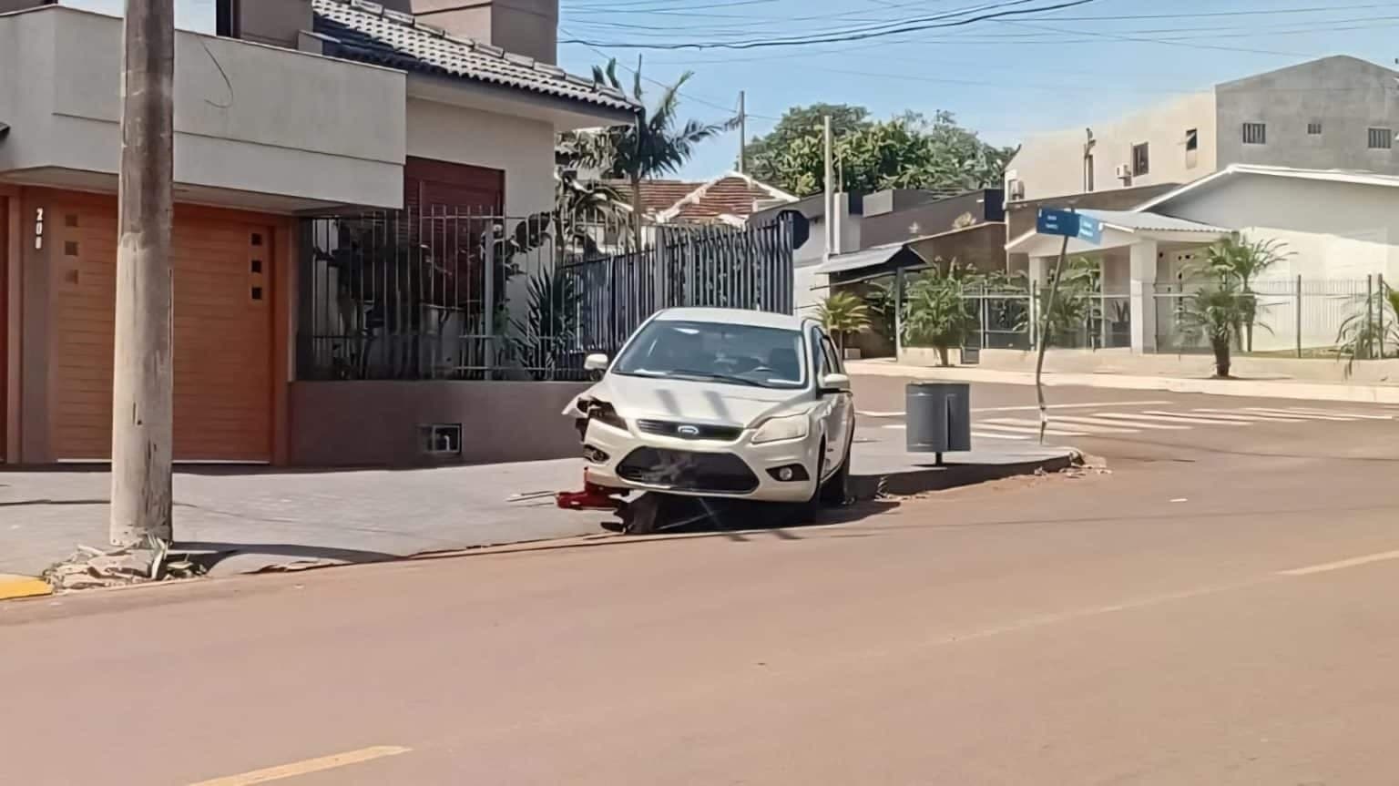 Menina cai em piscina e, a caminho do hospital, sofre outro incidente