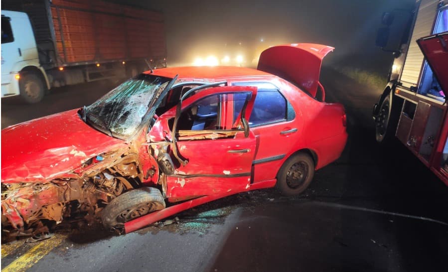 Colisão frontal deixa feridos na Br-282 em Pinhalzinho