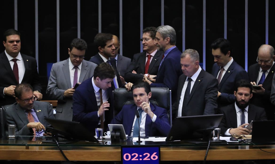 Câmara aprova PEC da Blindagem em dois turnos e proposta segue para o Senado