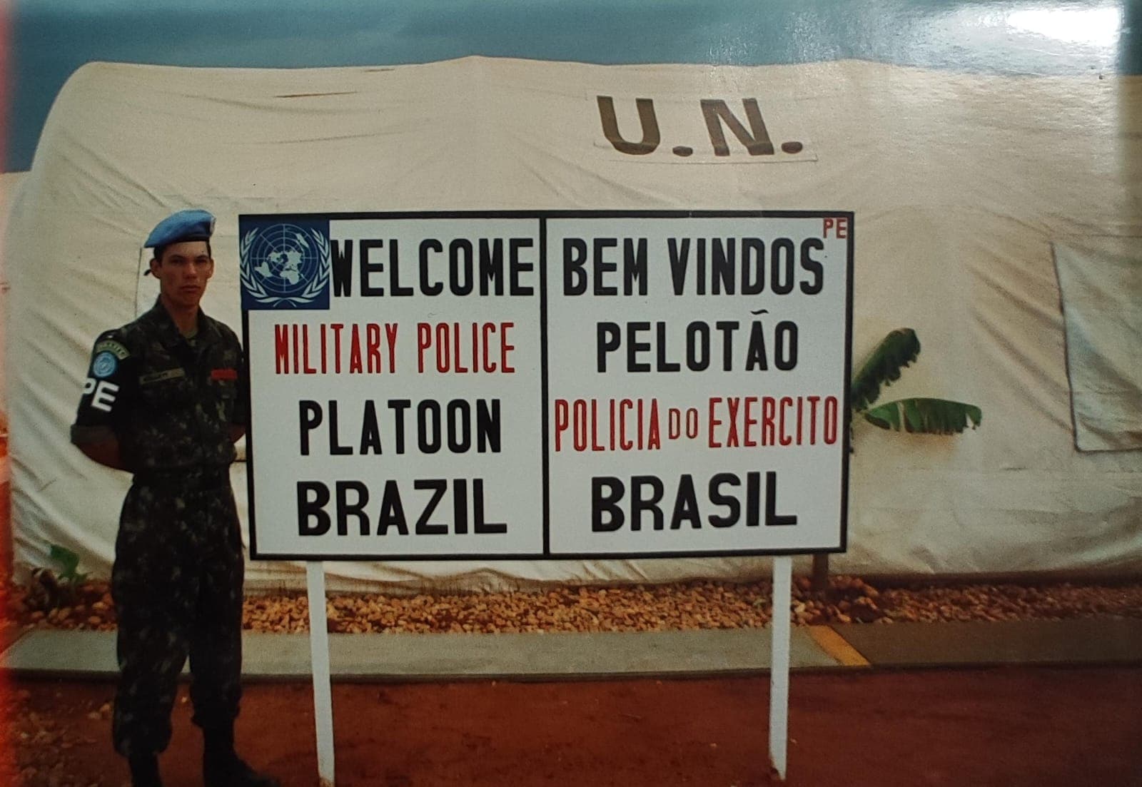 Claudir participou de uma missão de paz em Angola  (Foto: Divulgação )