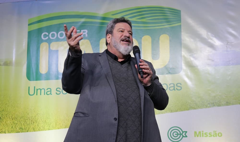 Estudioso é reconhecido no país (Foto: Renan Ribeiro)