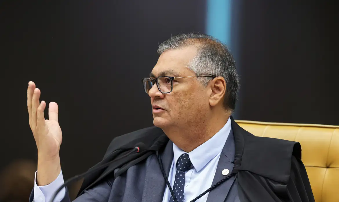Ministro Flávio Dino vota pela condenação de Bolsonaro por tentativa de golpe
