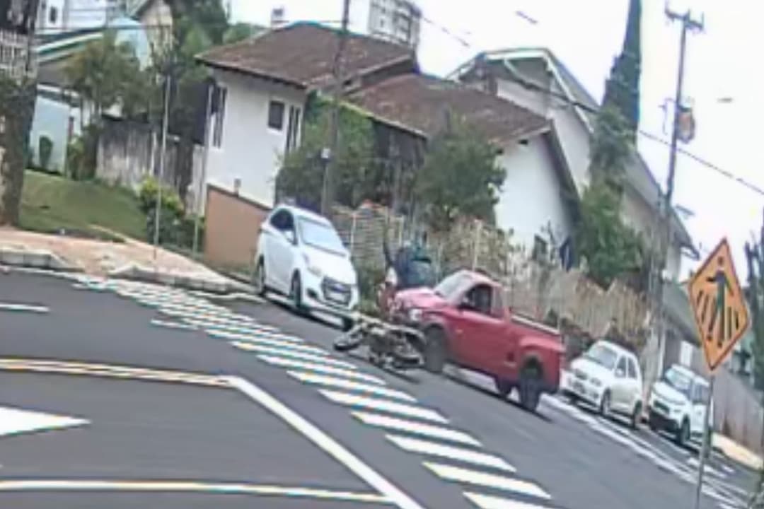 Entregador de 24 anos "voa" em colisão no dia do aniversário