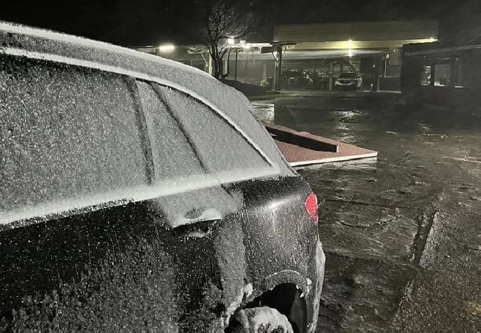 Neve foi registrada por moradores (Foto: Redes Sociais)