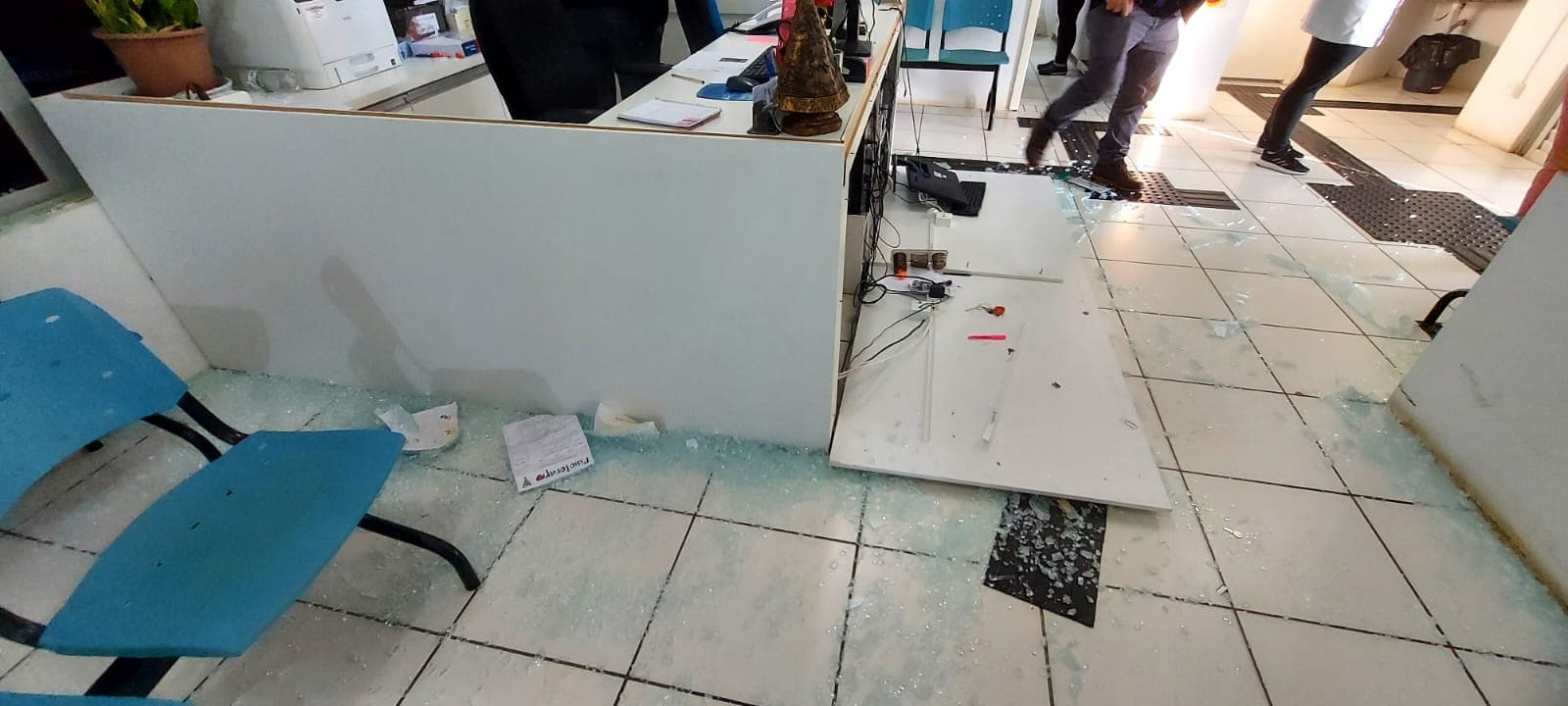 Homem em surto quebra equipamentos do Posto de Saúde de Nova Erechim