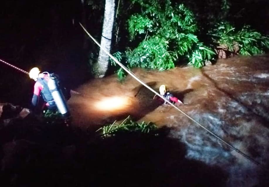 Corpo da mulher foi achado pelo esposo (Foto: Corpo de Bombeiros)