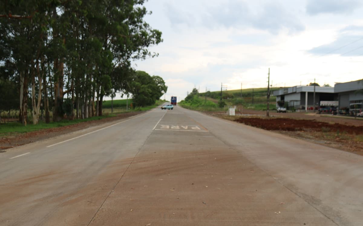 Risco nas estradas: rodovia quase se torna 'pista de corrida'