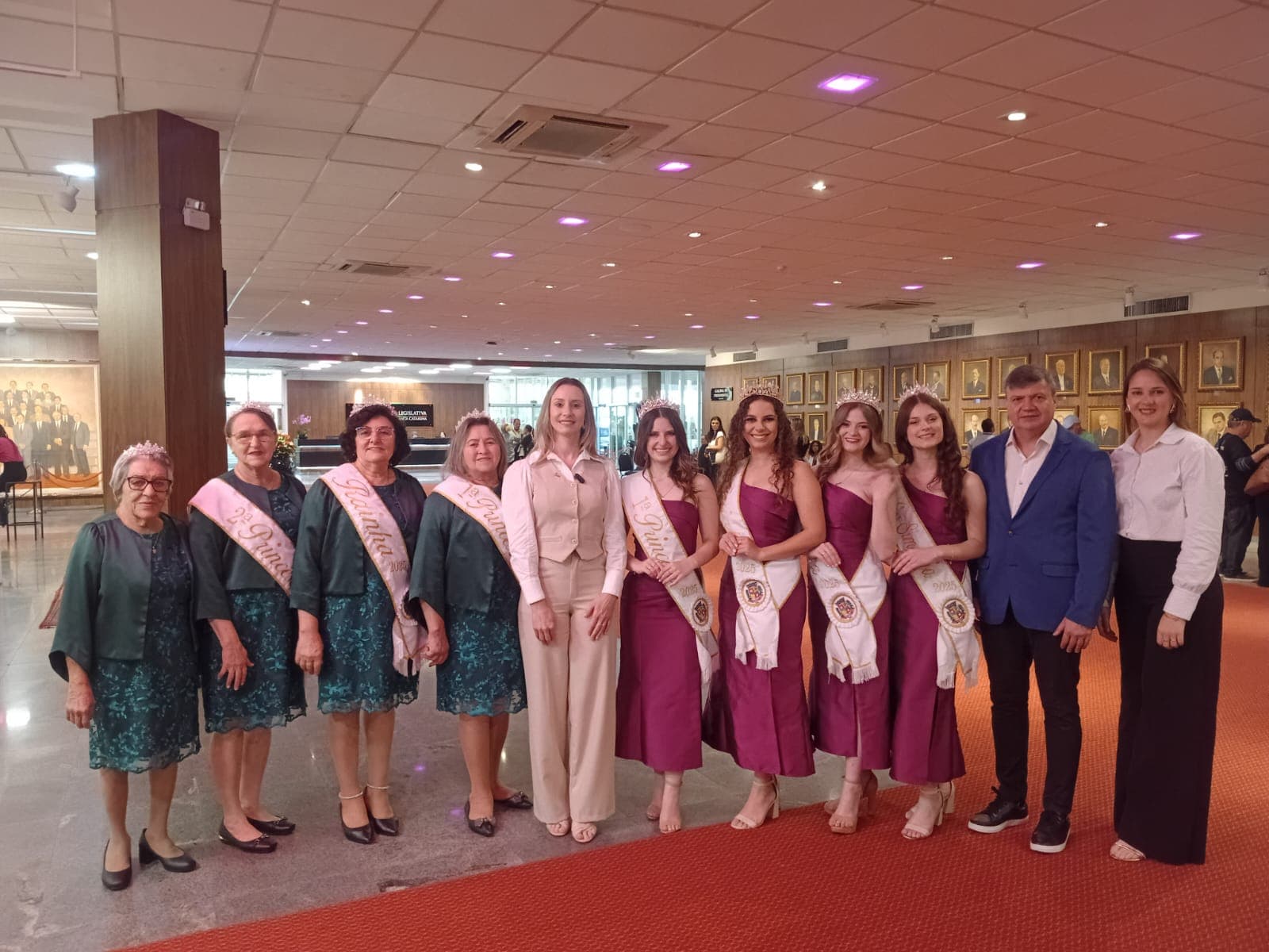 Prefeita de Modelo convida deputados para prestigiar a Fepar 2025