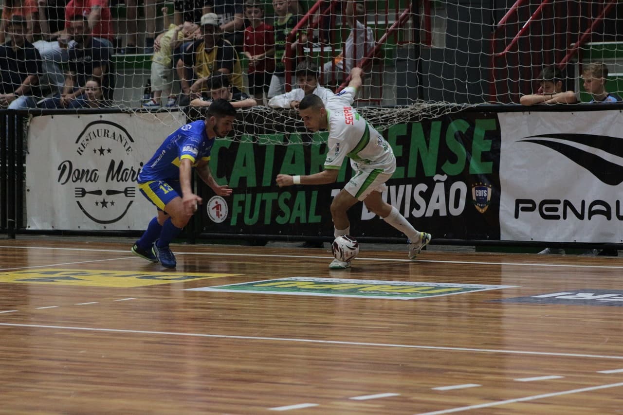 De virada Pinhalense perde para Lages