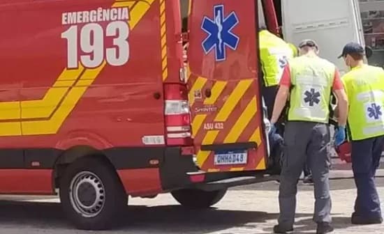 Socorristas em atendimento (Foto: Corpo de Bombeiros)