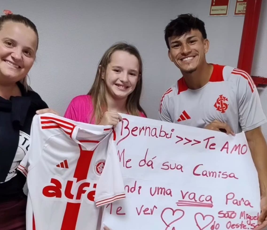 Torcedora do Oeste vende vaca e ganha camisa de jogador do Inter