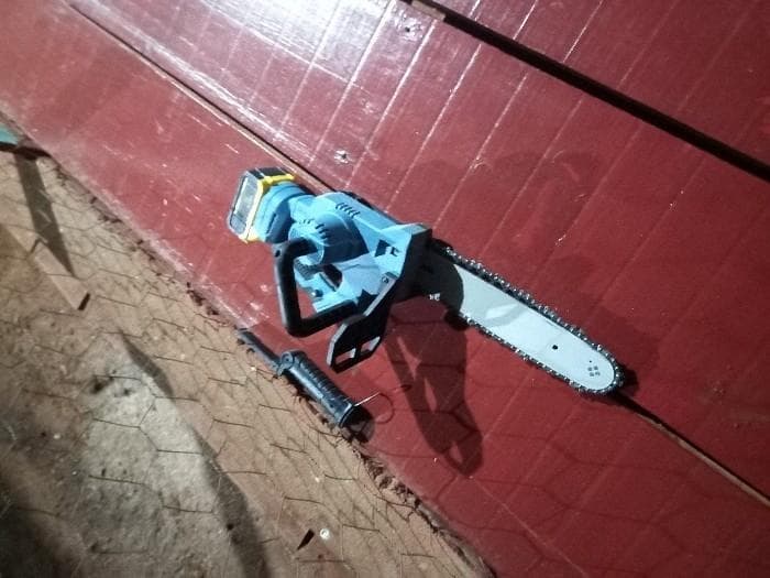 Homem morre após invadir residência com faca e motosserra