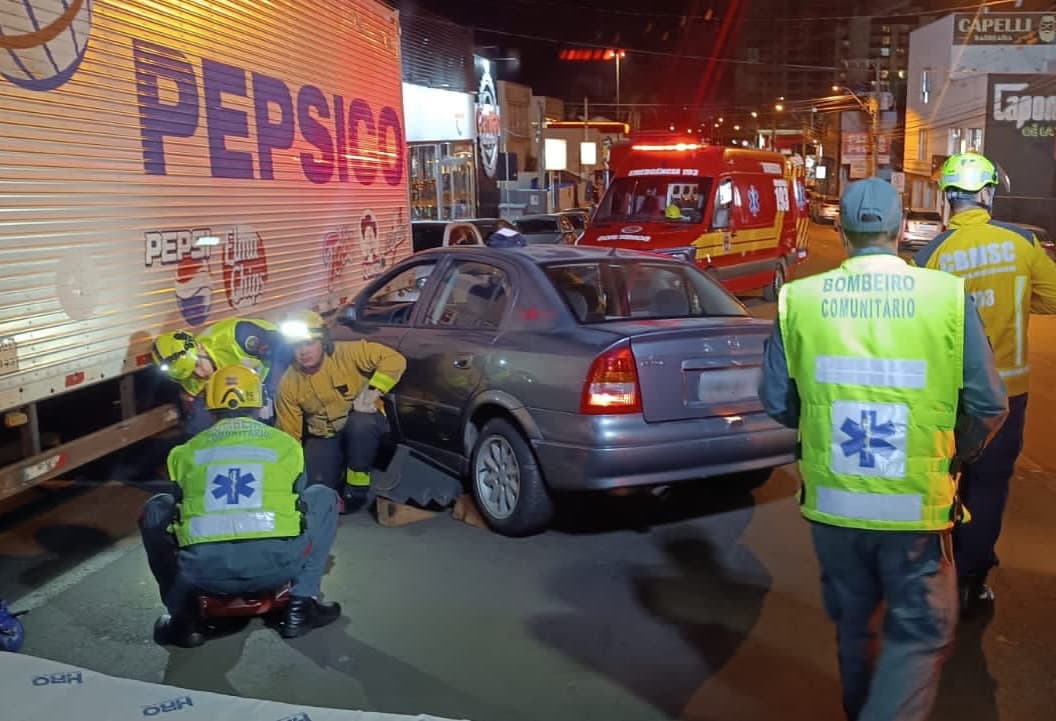 Bombeiros atenderam ocorrência (Foto: Divulgação)