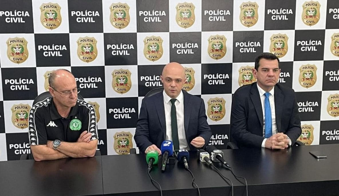 Fim da pirataria: quem vender camisetas falsificadas da Chape poderá ser preso