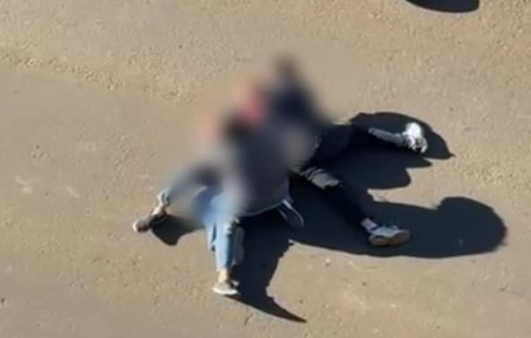 VÍDEO! A briga foi feia... mulher namora irmãos e rua vira 'ringue'