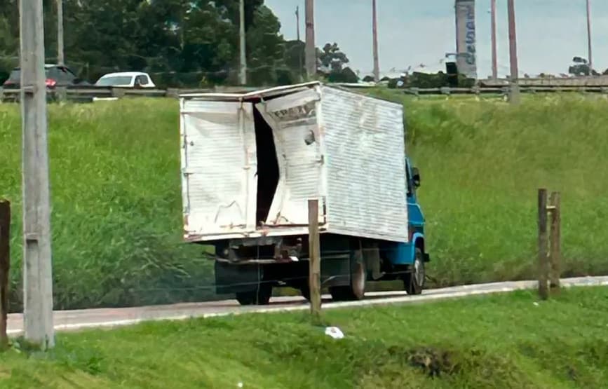 Cliente foge ao quebrar boate após se apaixonar por "dama de vermelho"