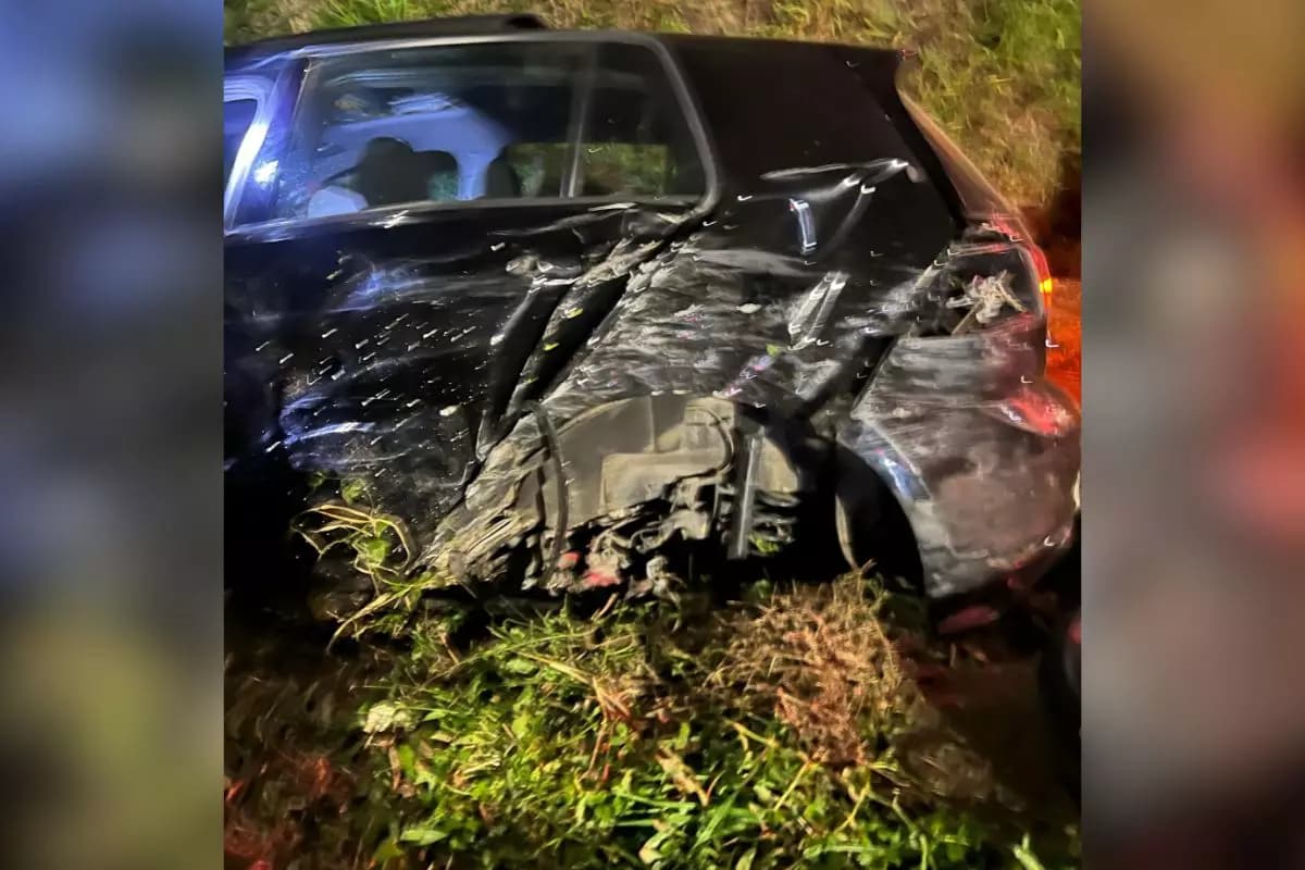 Filha de ex-prefeito e noivo morrem atropelados ao trocar pneu
