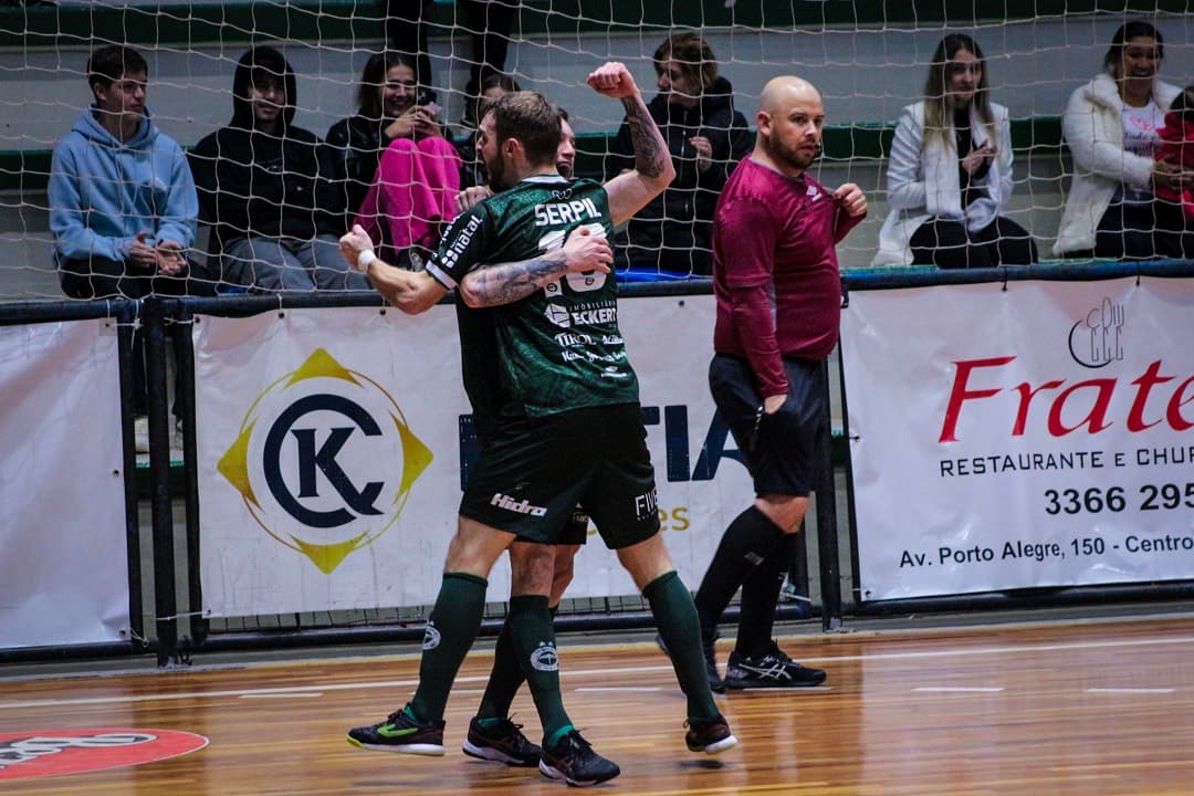 Em alta na temporada, Pinhalense tem pela frente o líder do campeonato 