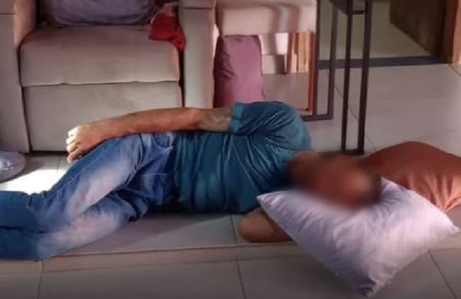 Suspeito foi acordado por policiais (Foto: Divulgação)