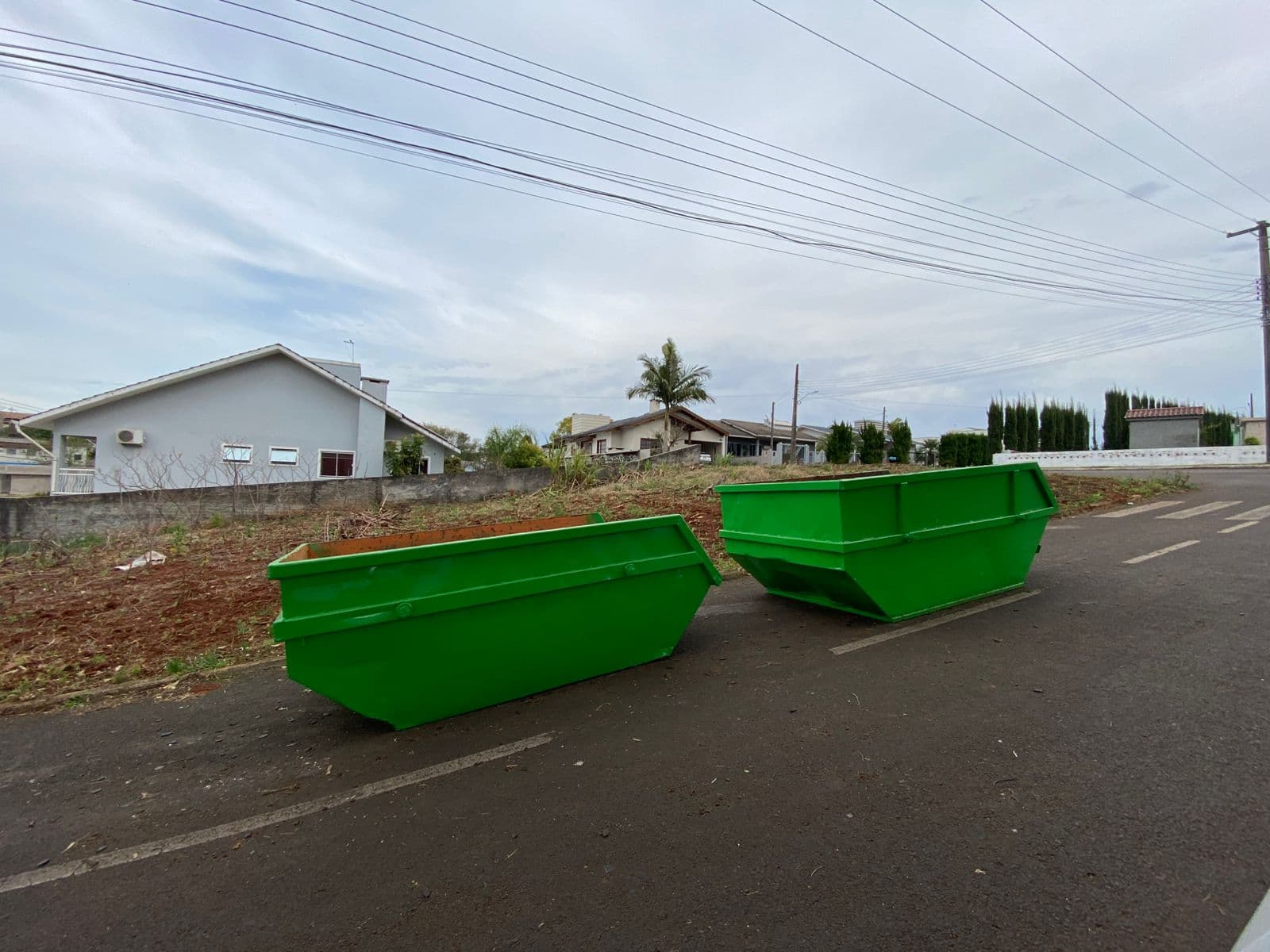 Prefeitura de Pinhalzinho disponibiliza caixas para descarte de entulhos nos bairros