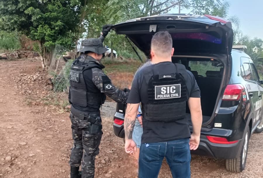 Exército avisa e polícia apreende armamento em Pinhalzinho