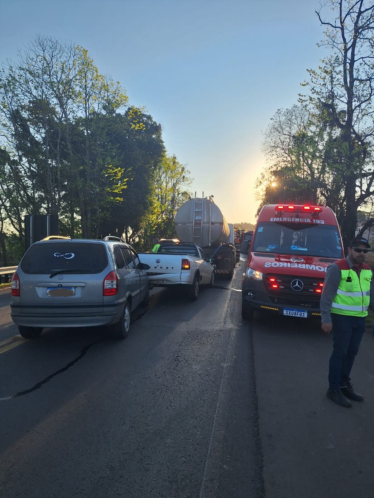 Engavetamento assusta motoristas, mas deixa apenas uma vítima com ferimentos leves