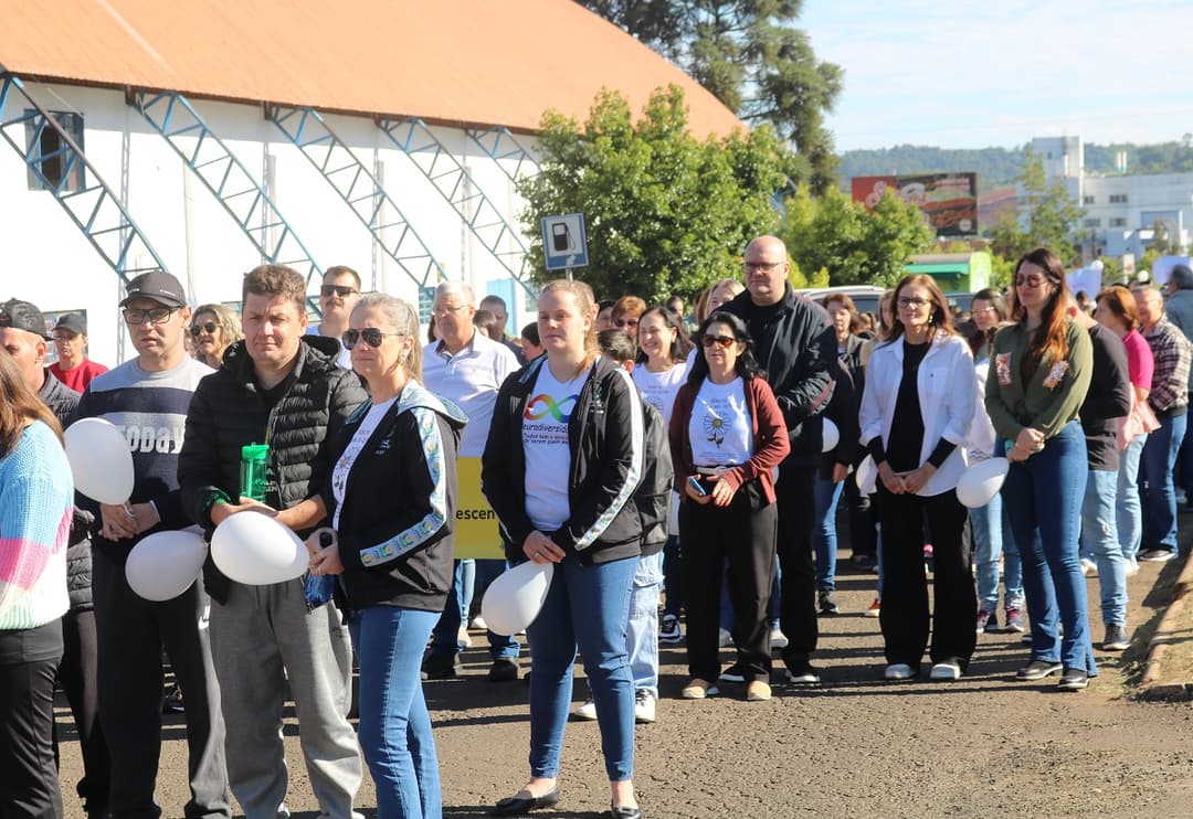Comunidade de Pinhalzinho vai às ruas contra a violência infantil