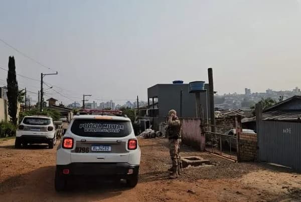 Intruso come alimentos da geladeira, mas se perde no 'cochilo' no Oeste
