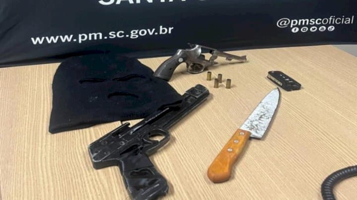 Quadrilha tenta roubar ônibus e são rendidos pelos passageiros