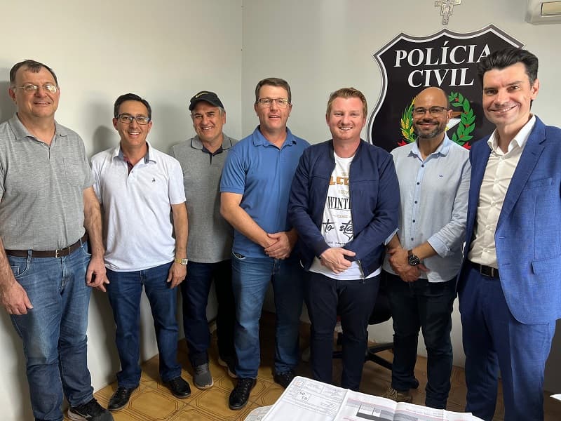 Delegado-geral da Polícia Civil visita Serra Alta e anuncia reforma da delegacia