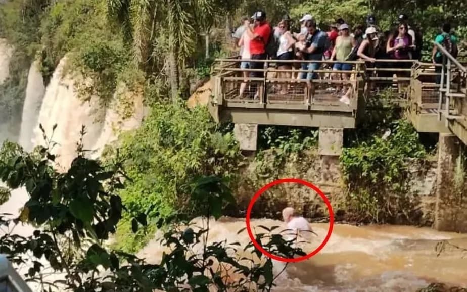 Um turista canadense morreu nesta terça-feira após cair nas Cataratas do Iguaçu (Foto: Reprodução redes sociais )