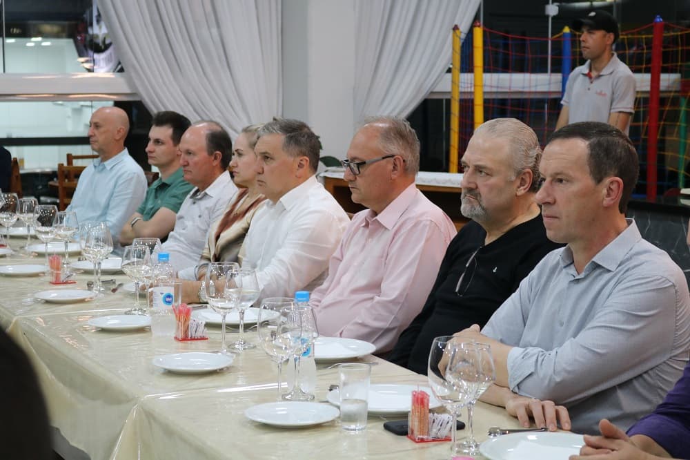 Encontro em Pinhalzinho teve a presença de empresários (Foto: Henrique Paulo Koch)