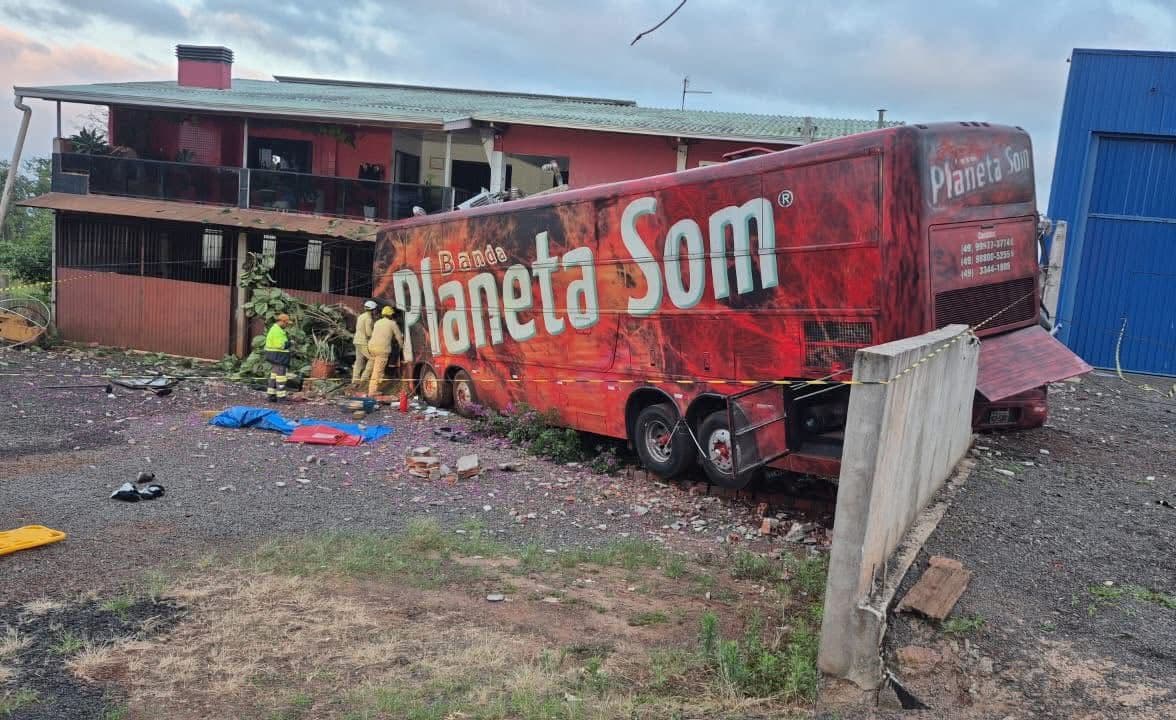 Fatalidade envolve ônibus de banda do Oeste