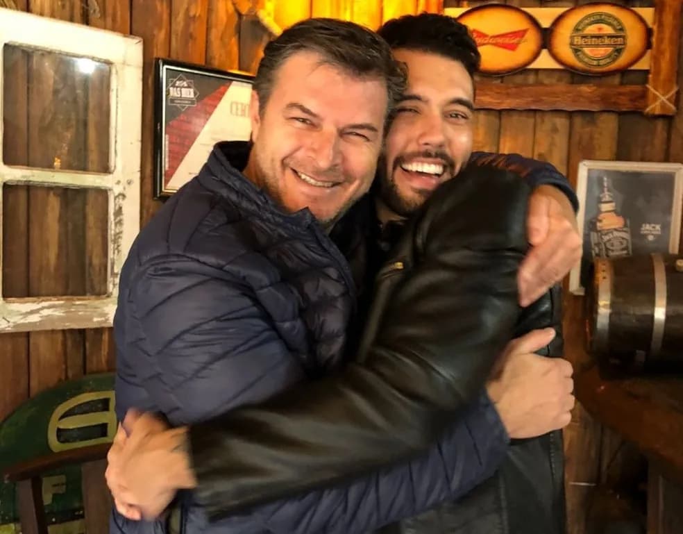 Roberto Lana e o filho Guilherme, morto em abril de 2022 (Foto: Redes sociais)