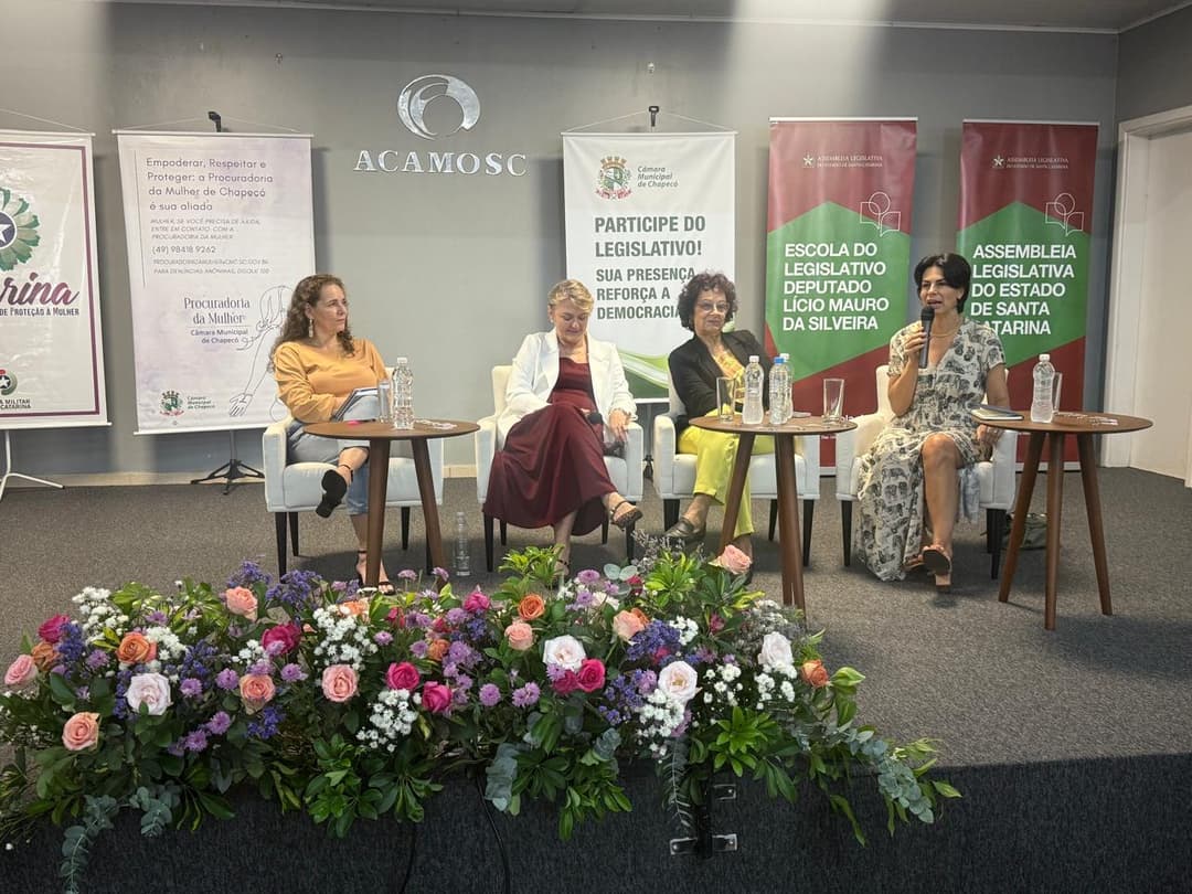 Caravana debate desafios e incentiva participação feminina na política