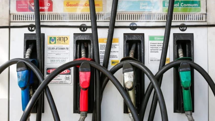Gasolina do Brasil mantém valor acima do mercado externo; diesel registra queda