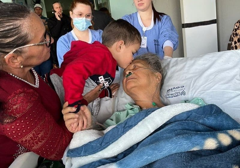 Neto não esquece de avó internada em hospital                                                                                         