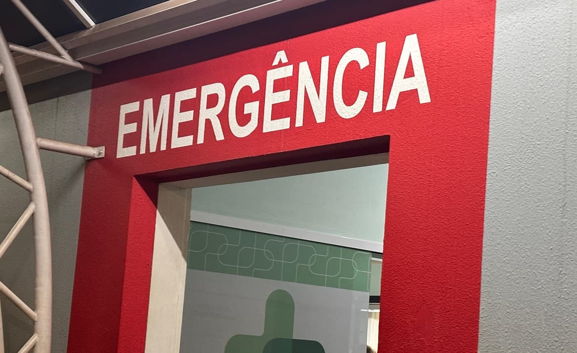 Garoto prende a mão em cilindro de fazer pão em Pinhalzinho