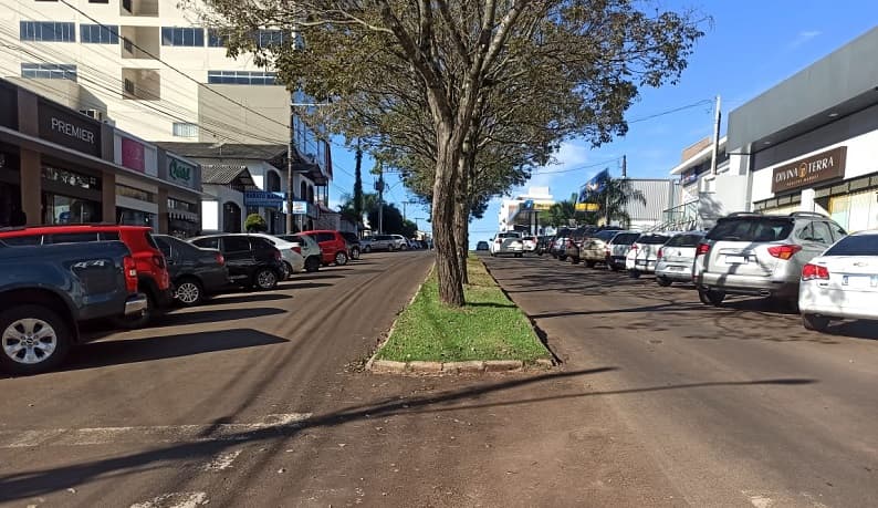 Estacionamento rotativo pago está sendo debatido em Pinhalzinho (Foto: Gilmar Bortese)