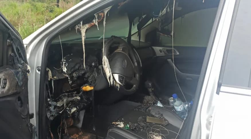 Painel de caminhonete derrete após ser atingida por sinistro (Foto: Arquivo pessoal)
