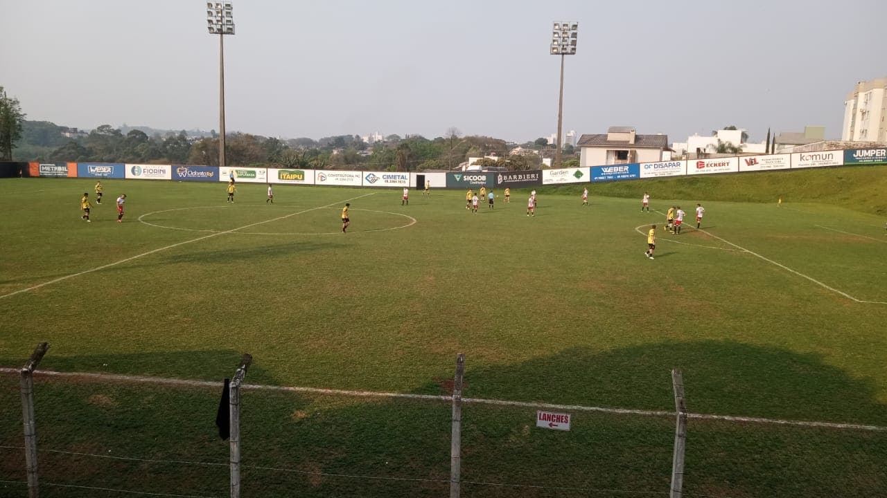 Competição vem movimentando o futebol de campo em Pinhalzinho (Foto: Divulgação)