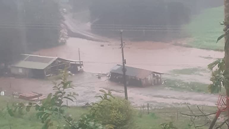 Com vários estragos devido a chuva torrencial, Modelo decreta situação de emergência  (Foto: Ascom)