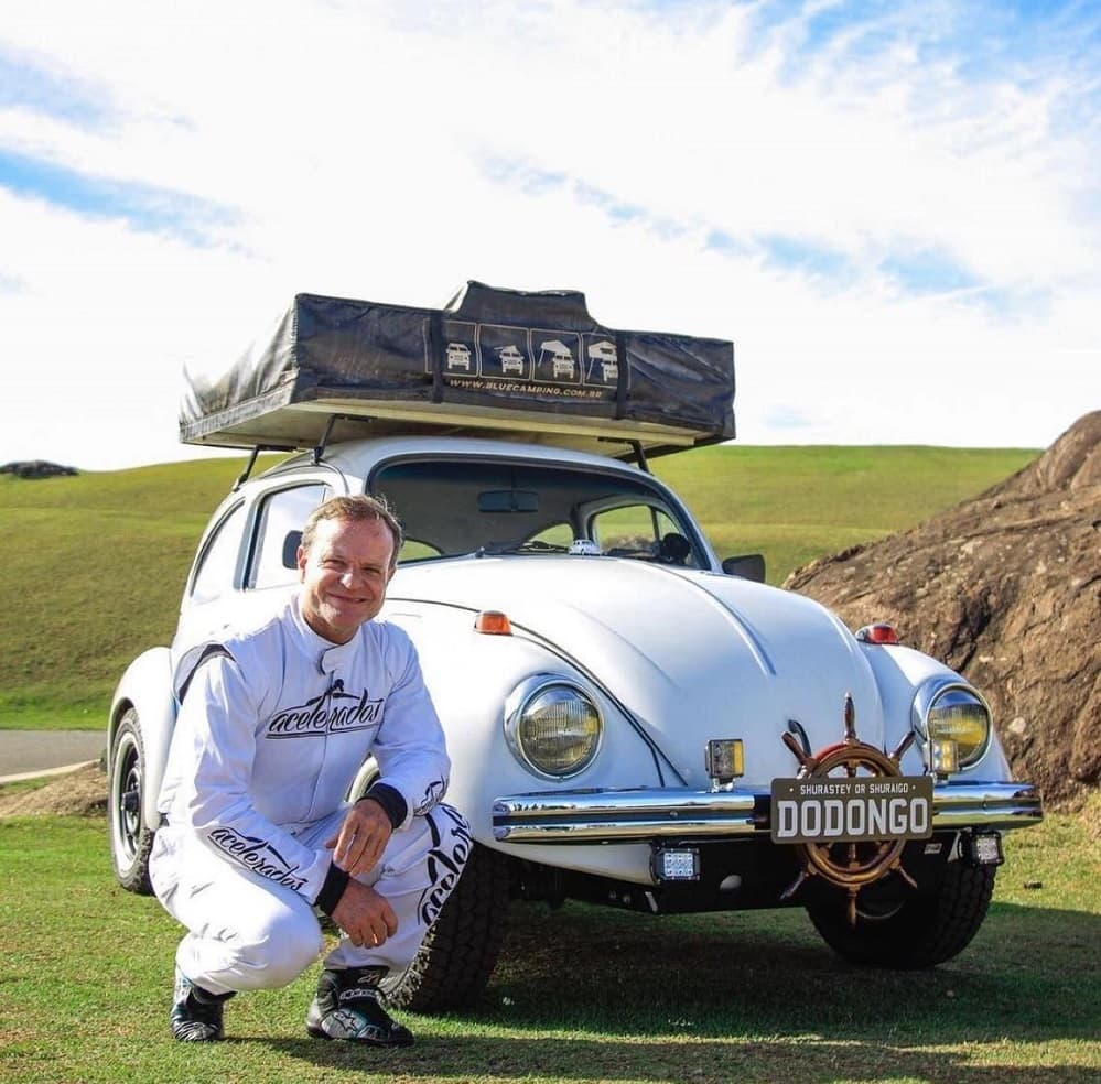 Piloto de automobilismo dirigiu Fusca em circuito (Foto: Redes Sociais)