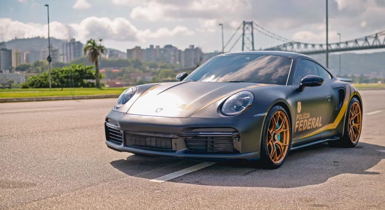 Porsche avaliada em R$ 1,5 milhão vira viatura em Santa Catarina