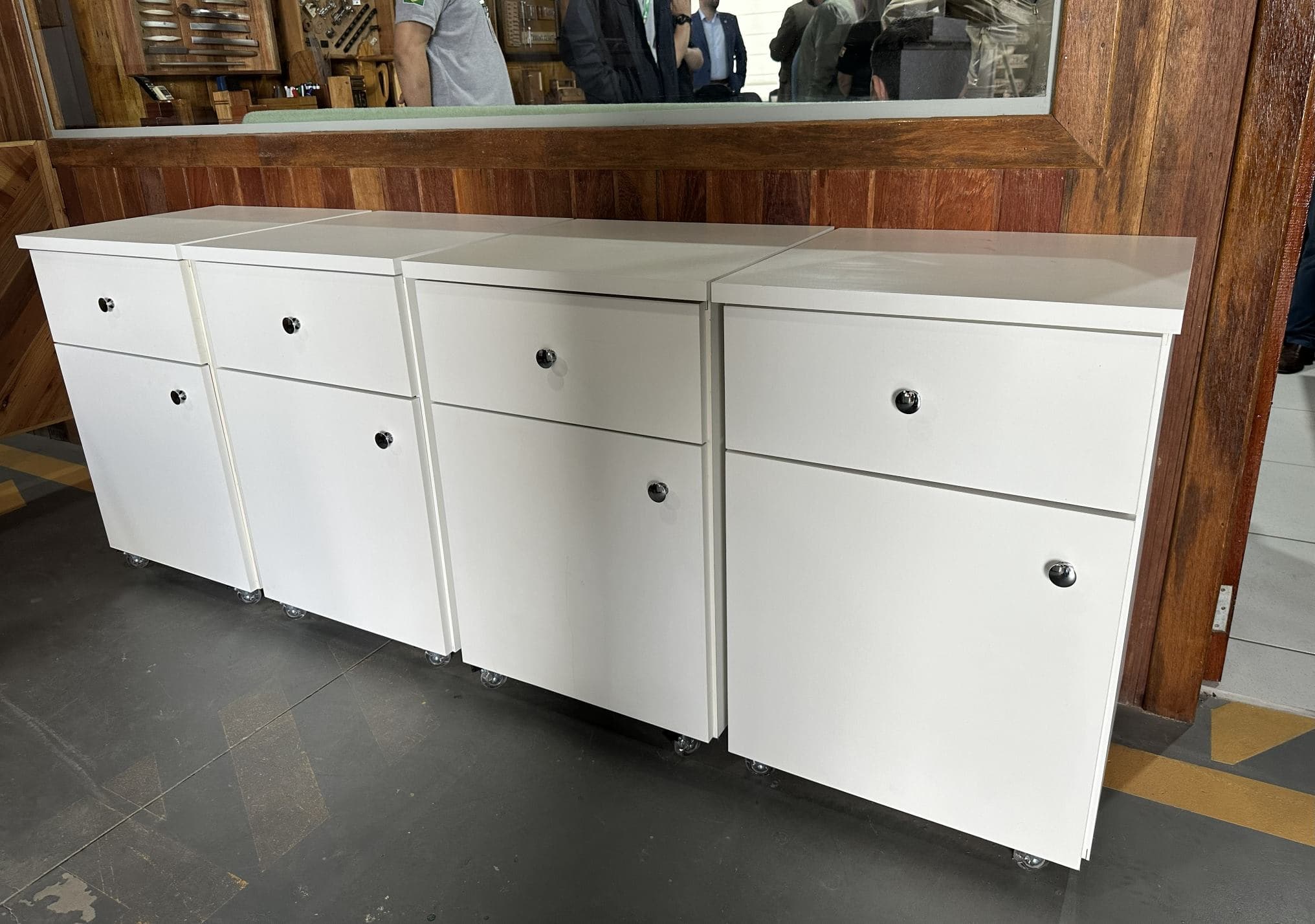 Apenados em SC produzem móveis para hospitais