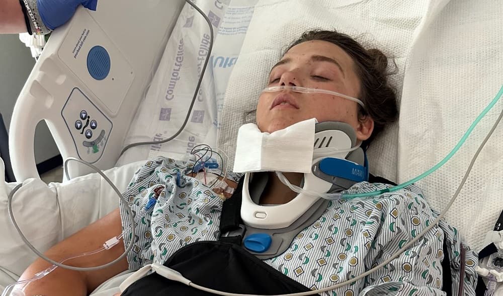 Iphone liga sozinho a emergência, salvando adolescente