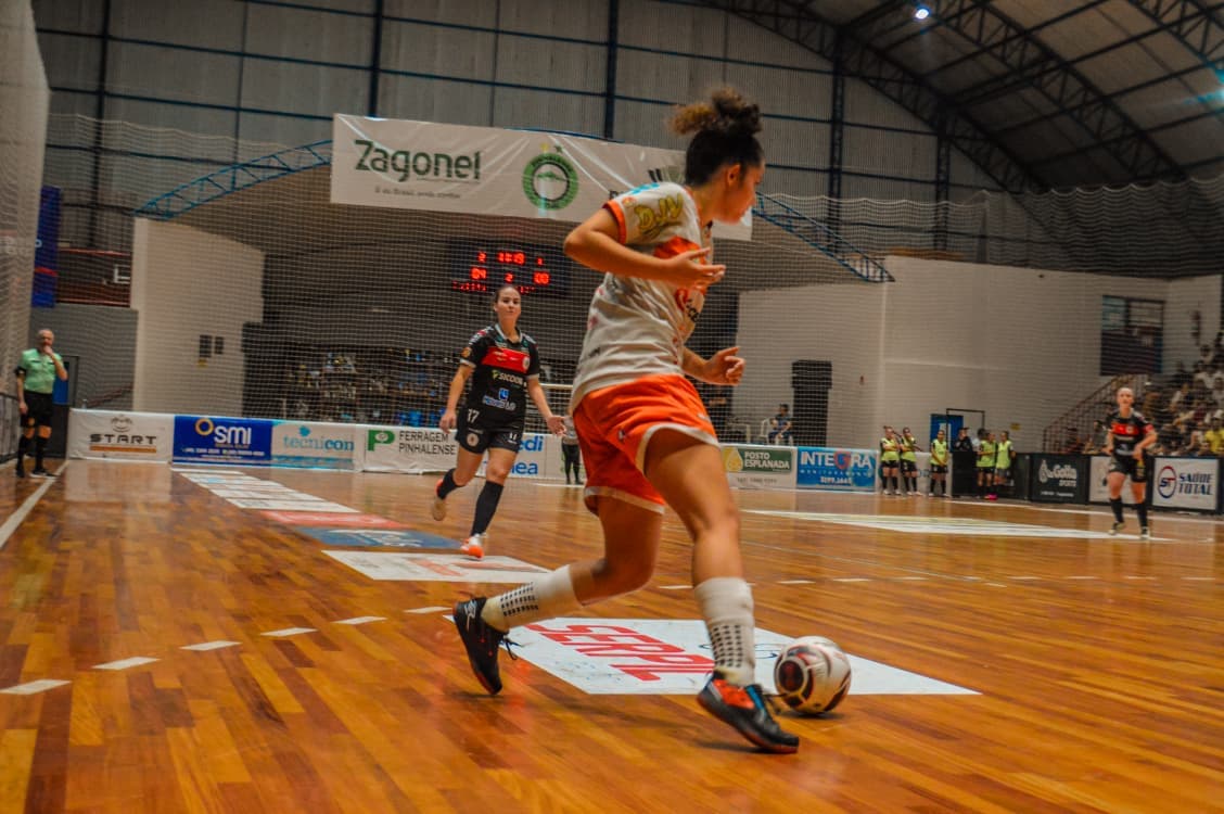 Sinergia Futsal lança campanha “Calçando um Atleta” para apoiar jovens esportistas